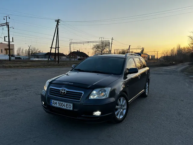 Toyota Avensis - фото 1