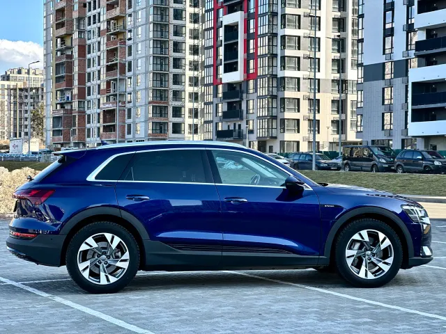 Audi e-tron - фото 5