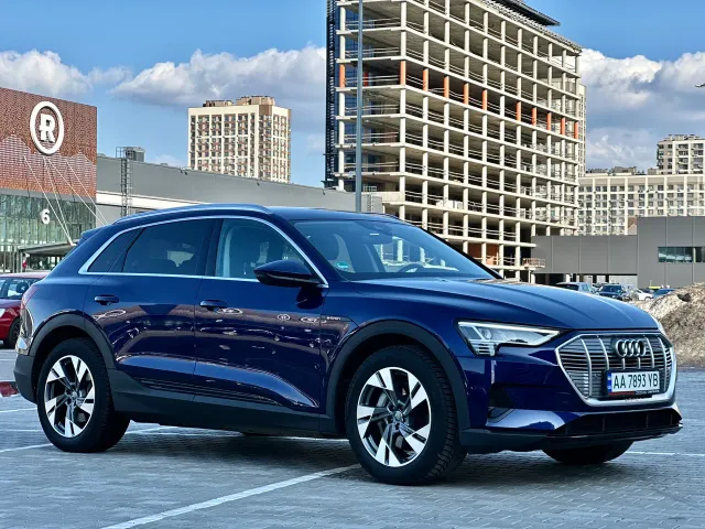 Audi e-tron - фото 4