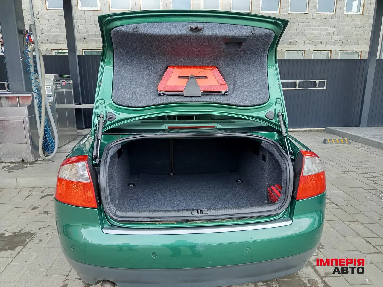 Audi A4 - фото 9