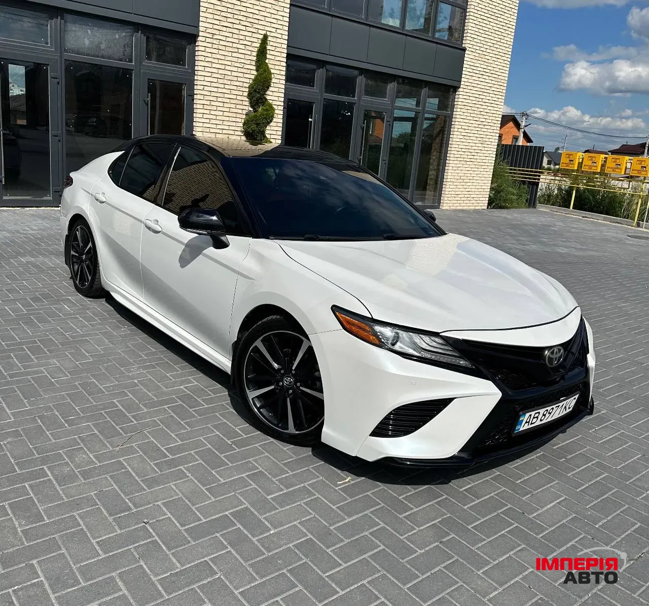 Toyota Camry - фото 1