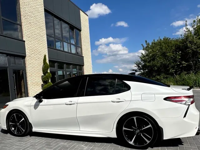Toyota Camry - фото 2