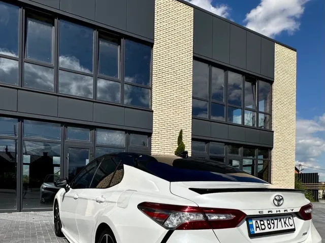 Toyota Camry - фото 3