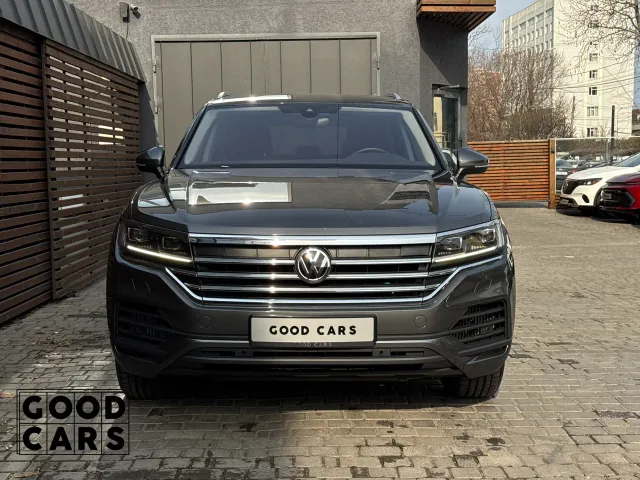 Volkswagen Touareg - фото 2