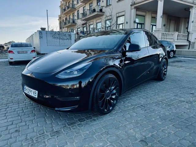 Tesla Model Y - фото 1