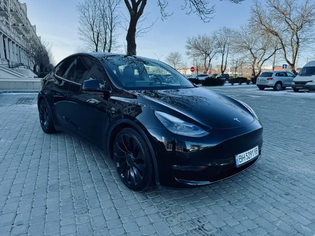 Tesla Model Y - фото 4