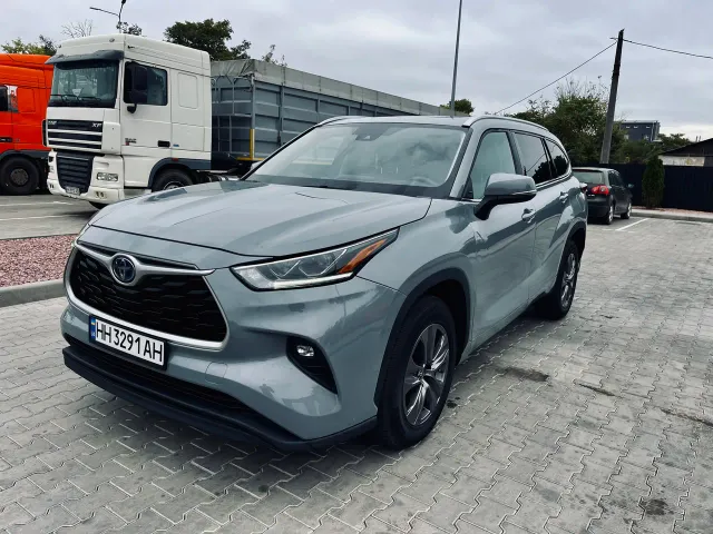 Toyota Highlander - фото 1