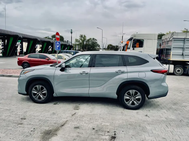 Toyota Highlander - фото 2