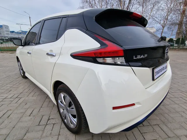 Nissan Leaf - фото 5