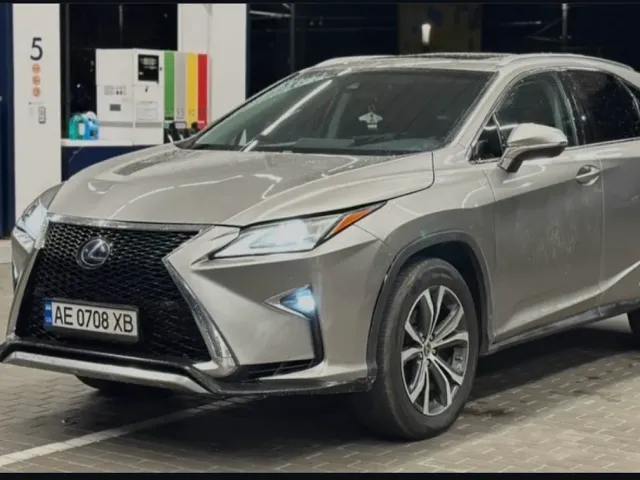 Lexus RX - фото 1