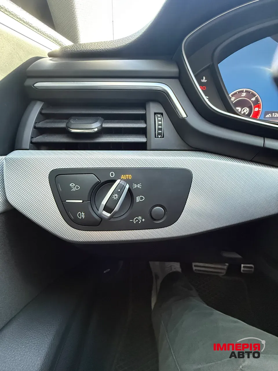 Audi A4 - фото 2