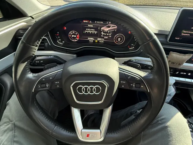 Audi A4 - фото 5
