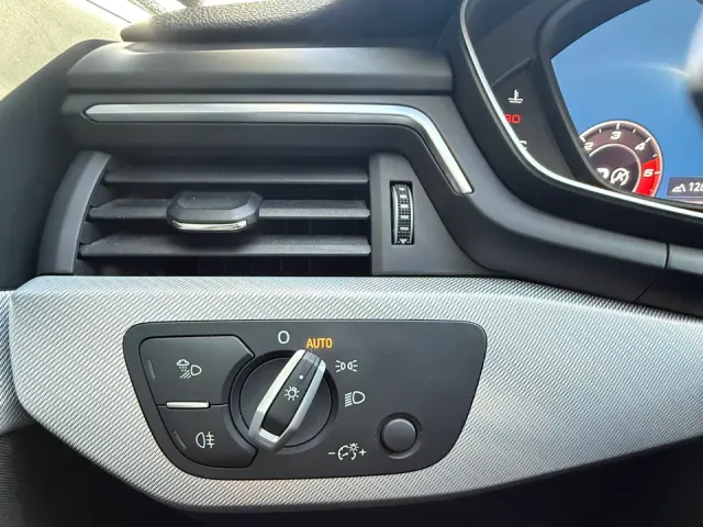 Audi A4 - фото 2