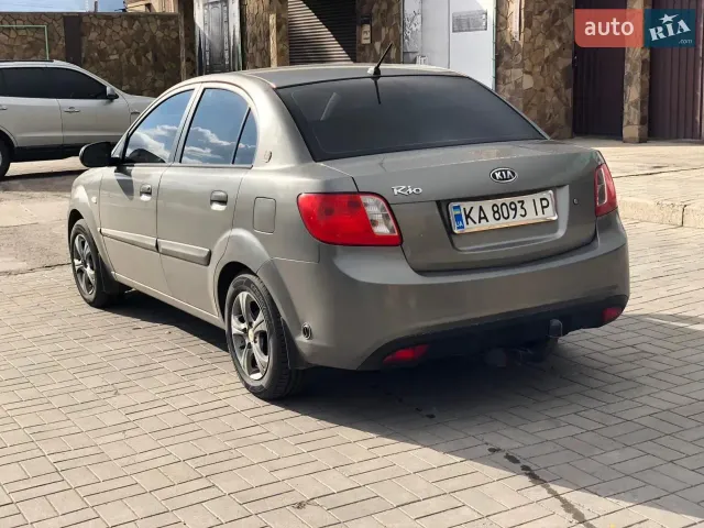 Kia Rio - фото 4