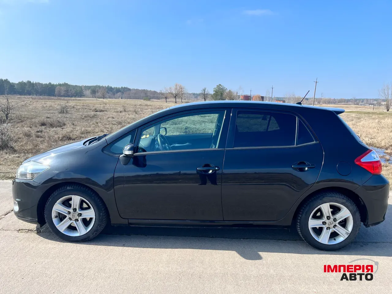 Toyota Auris - фото 6