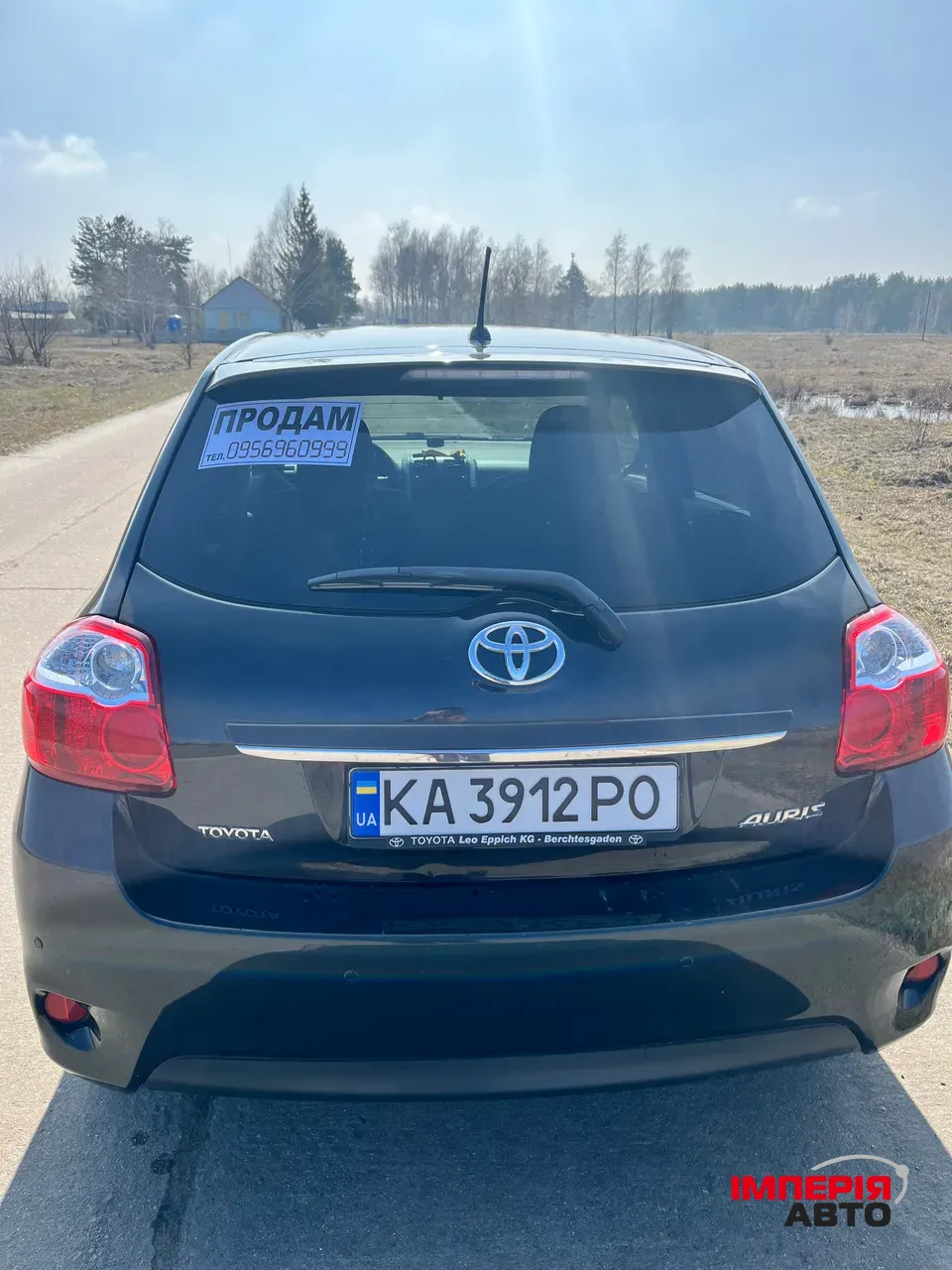 Toyota Auris - фото 1