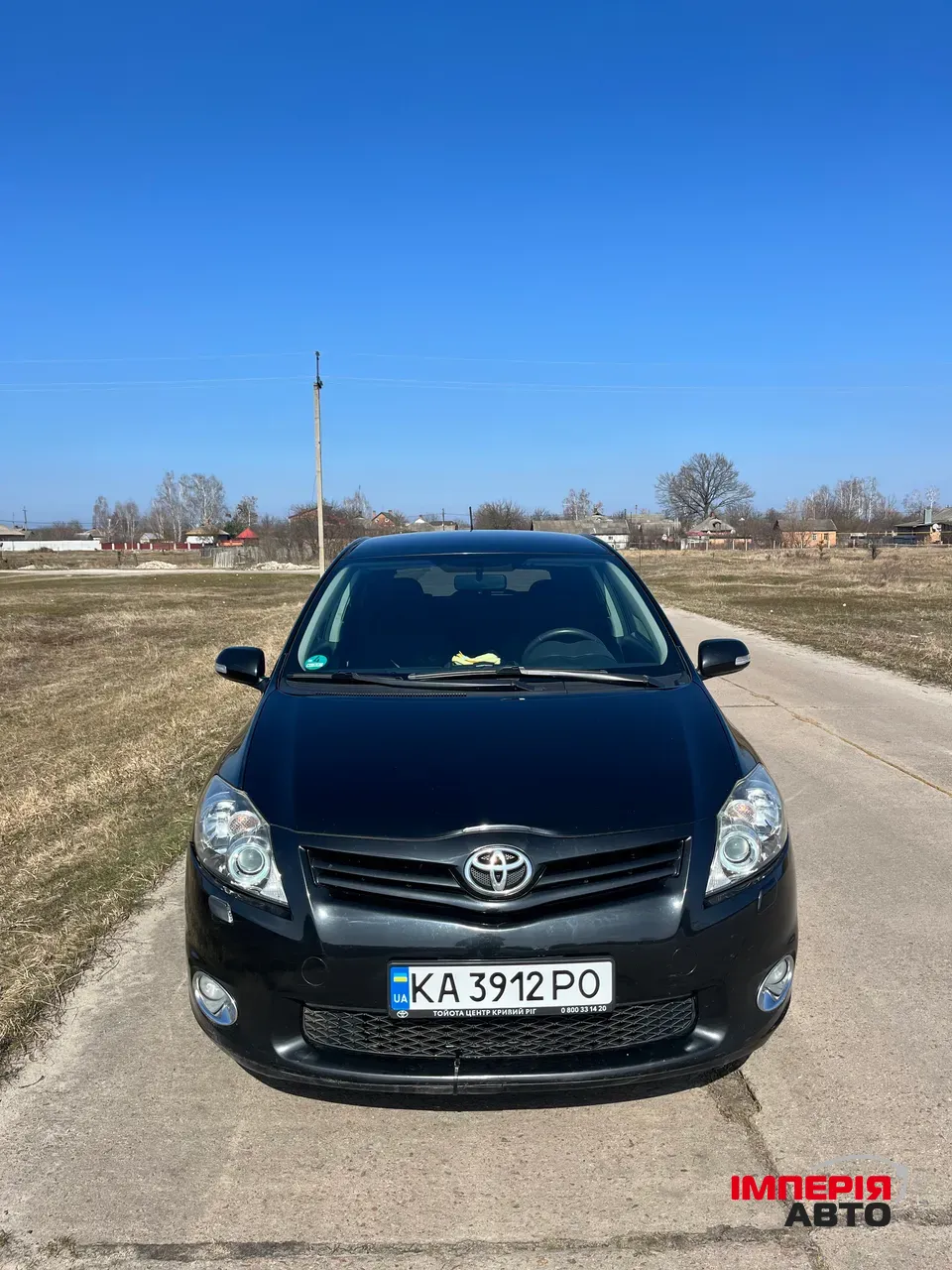 Toyota Auris - фото 2