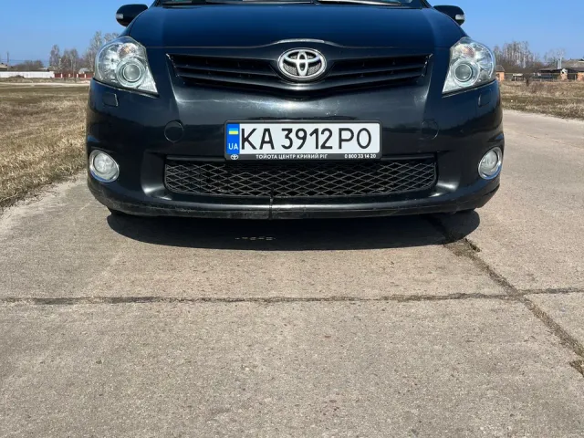 Toyota Auris - фото 3