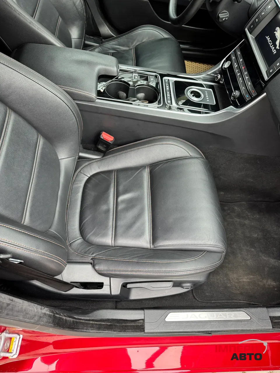 Jaguar XE - фото 26