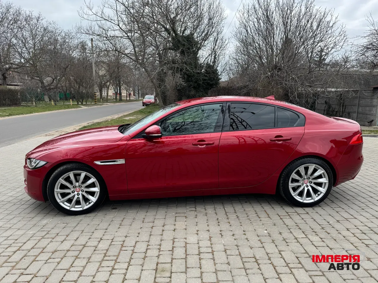 Jaguar XE - фото 8