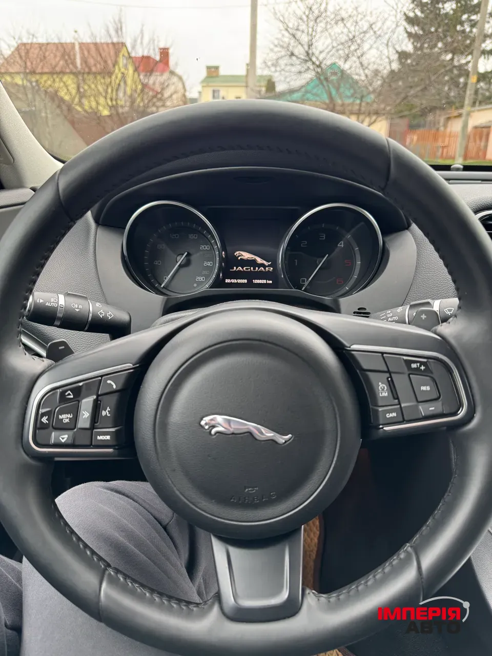 Jaguar XE - фото 30