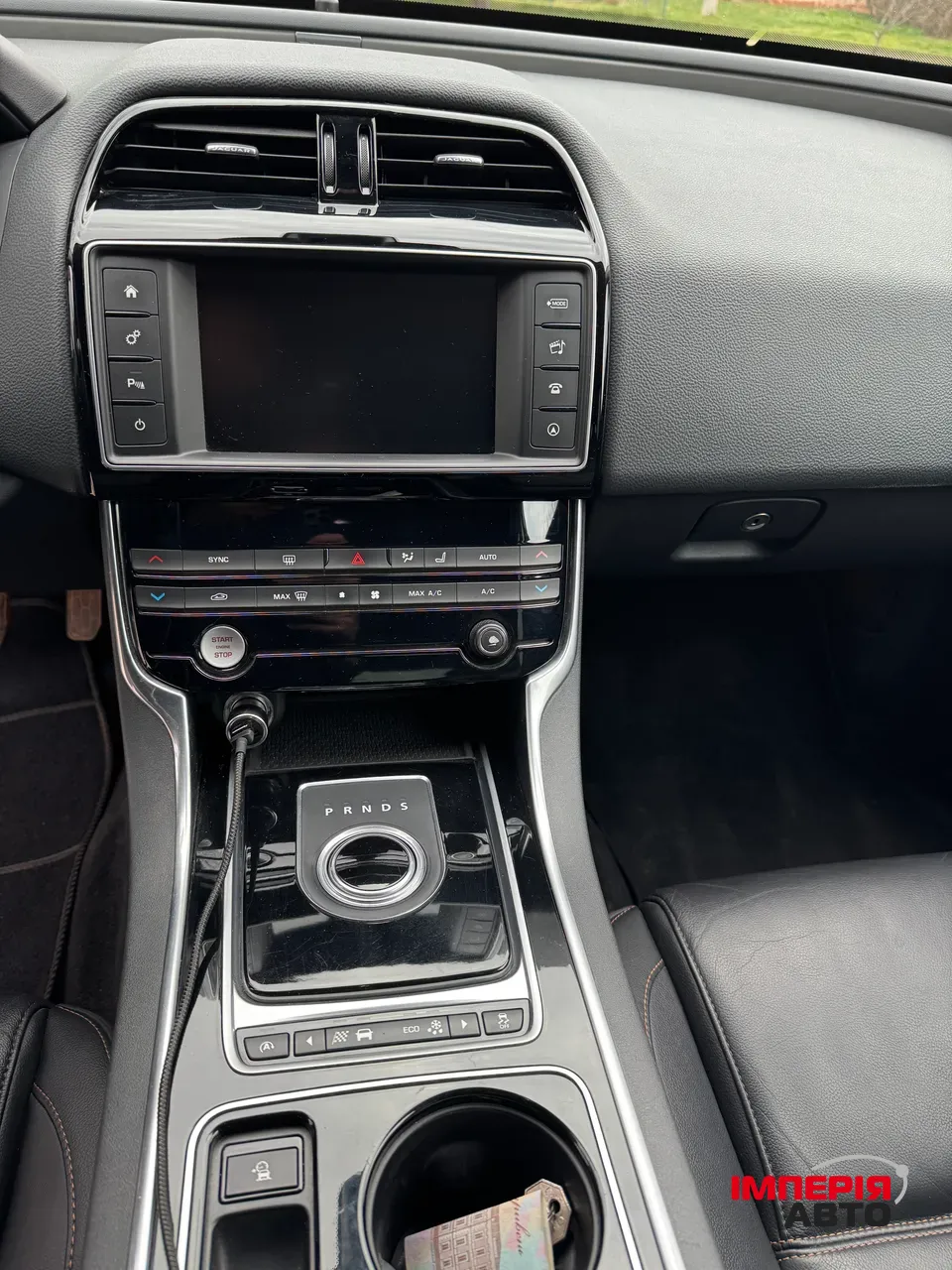 Jaguar XE - фото 23