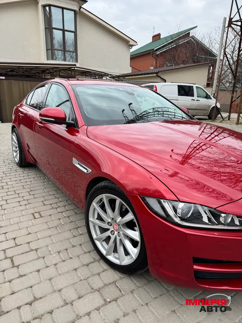 Jaguar XE - фото 11