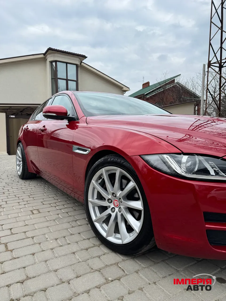 Jaguar XE - фото 10