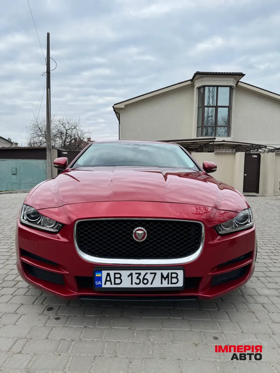 Jaguar XE - фото 12