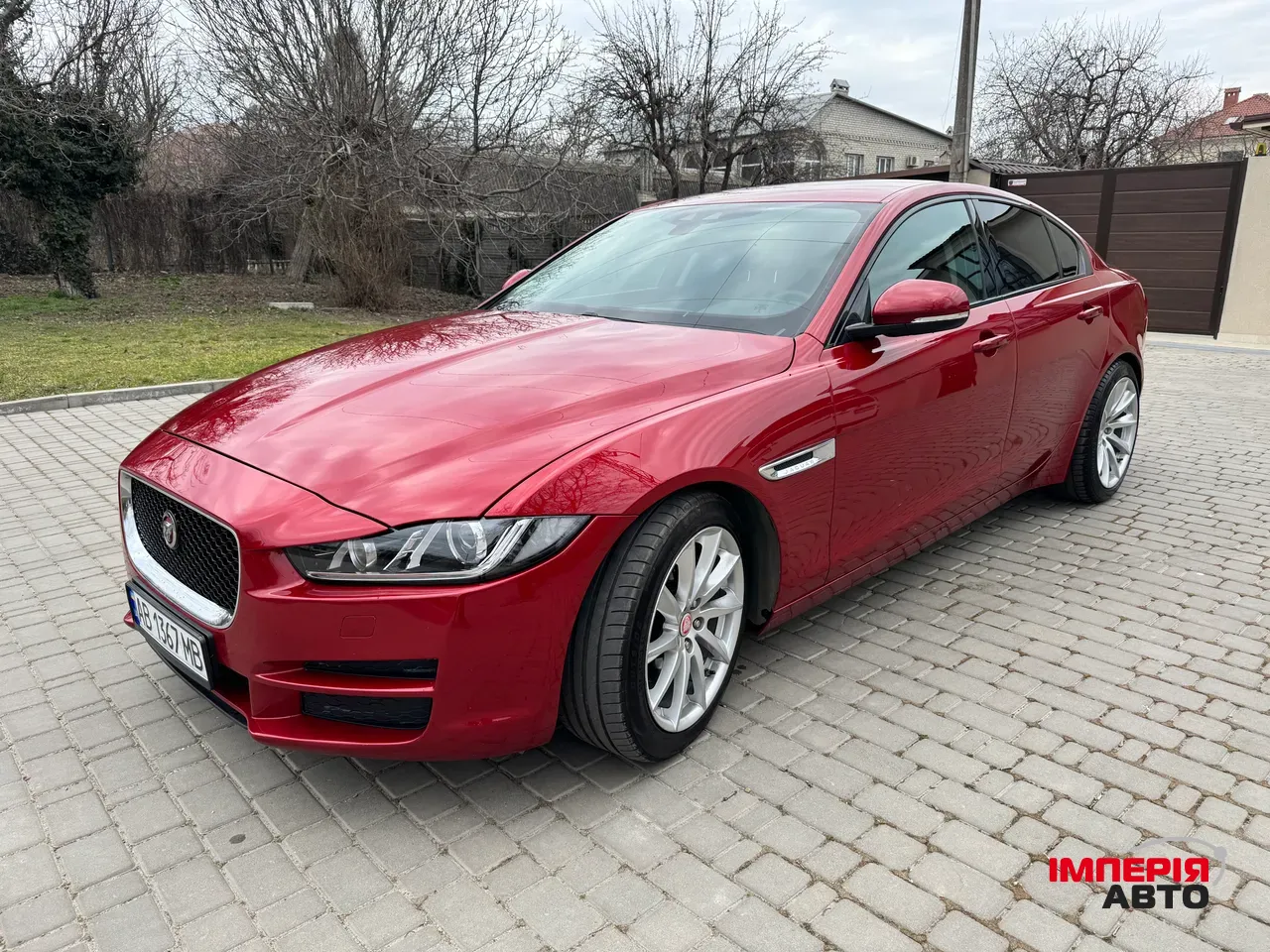Jaguar XE - фото 2