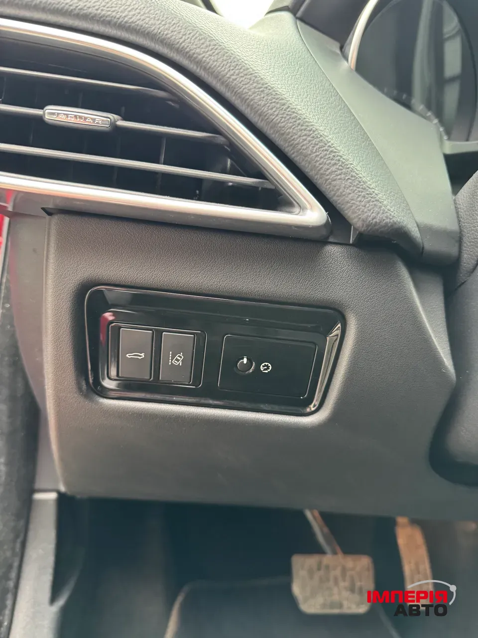 Jaguar XE - фото 21