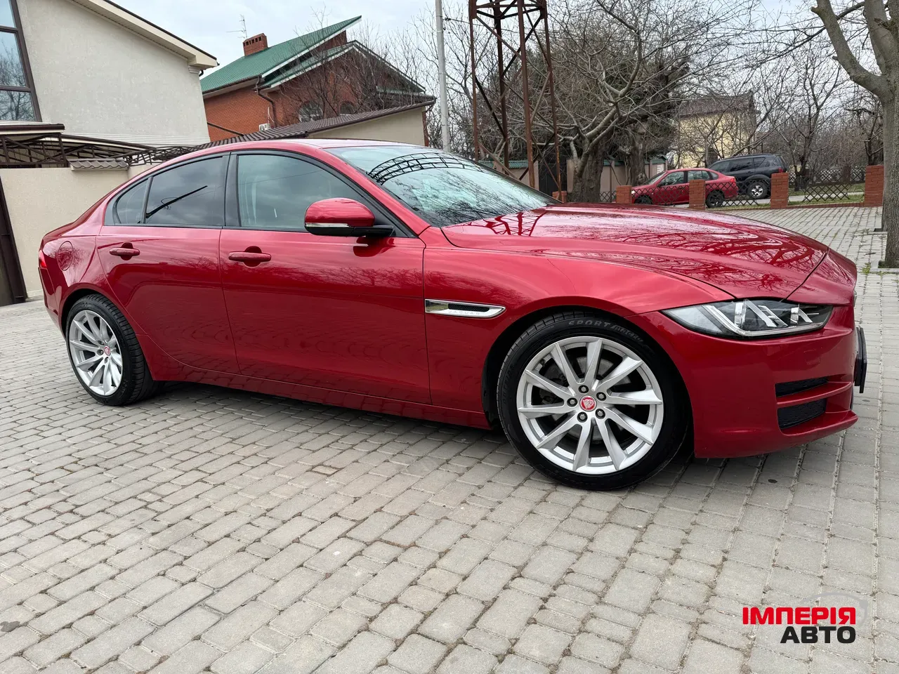 Jaguar XE - фото 3