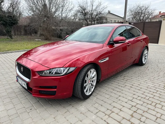 Jaguar XE - фото 2