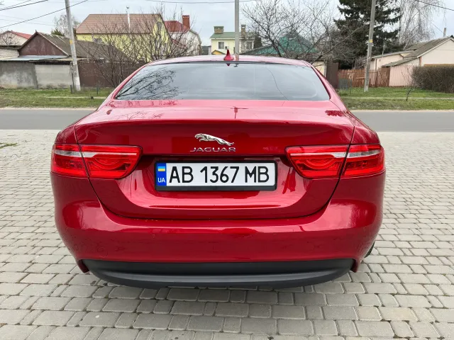 Jaguar XE - фото 5