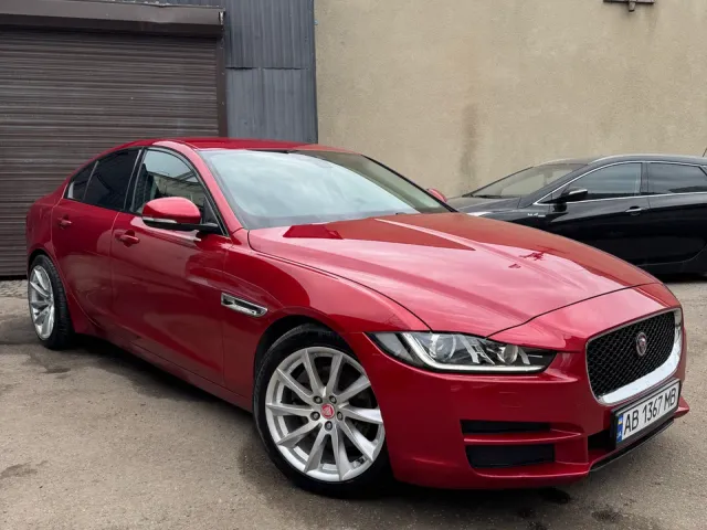 Jaguar XE - фото 1