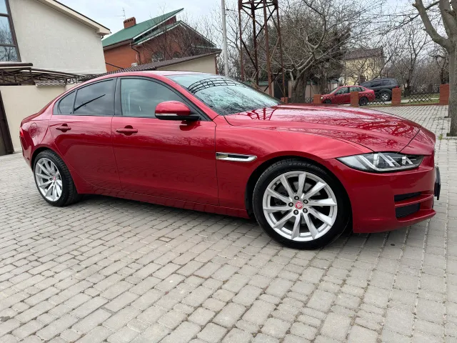 Jaguar XE - фото 3