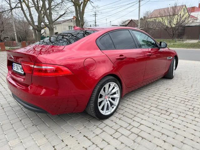 Jaguar XE - фото 4