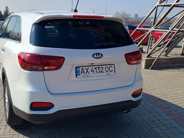 Kia Sorento - фото 5