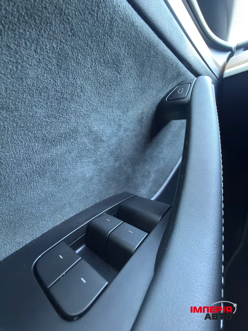 Tesla Model Y - фото 35