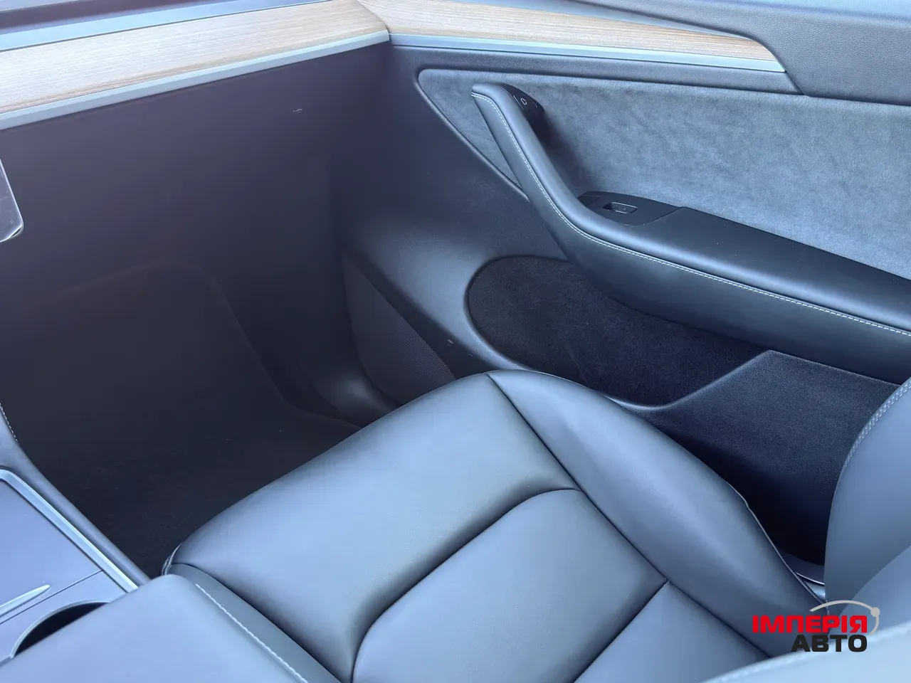 Tesla Model Y - фото 12