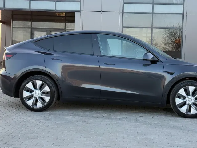 Tesla Model Y - фото 5