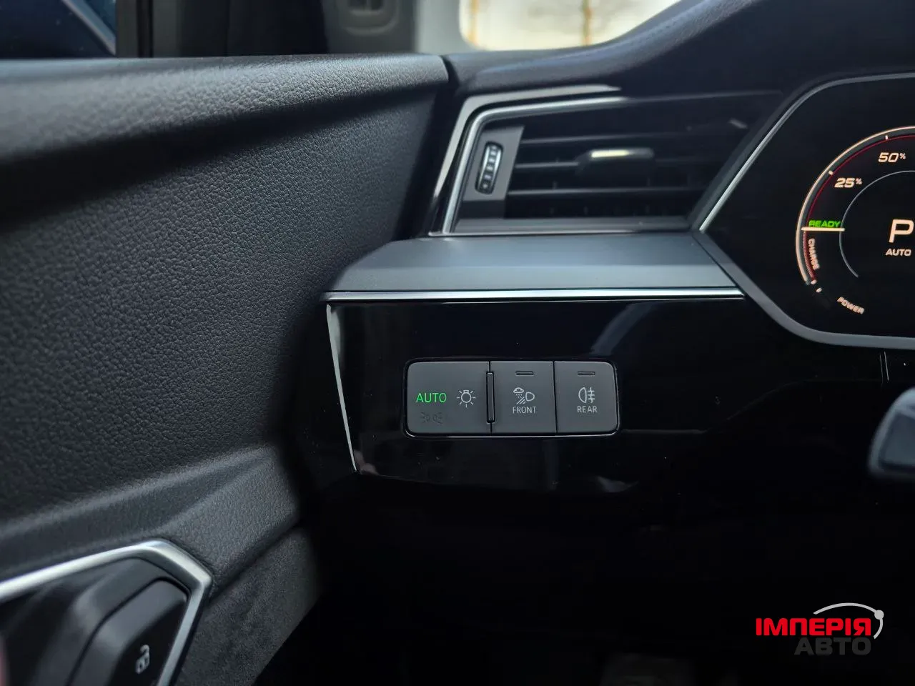 Audi e-tron - фото 16