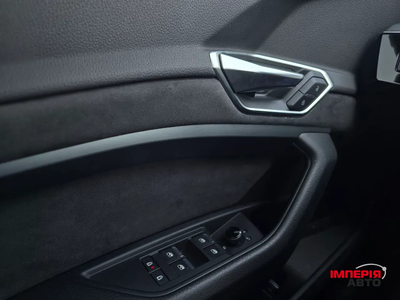 Audi e-tron - фото 18