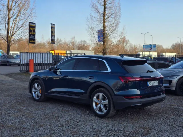 Audi e-tron - фото 5