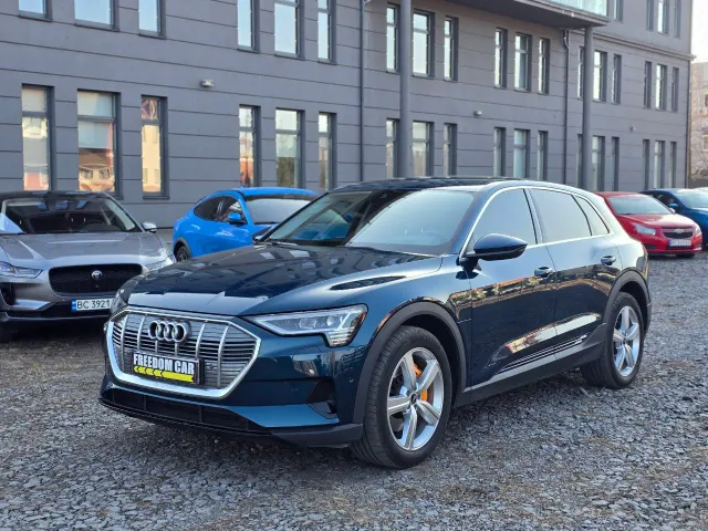 Audi e-tron - фото 3