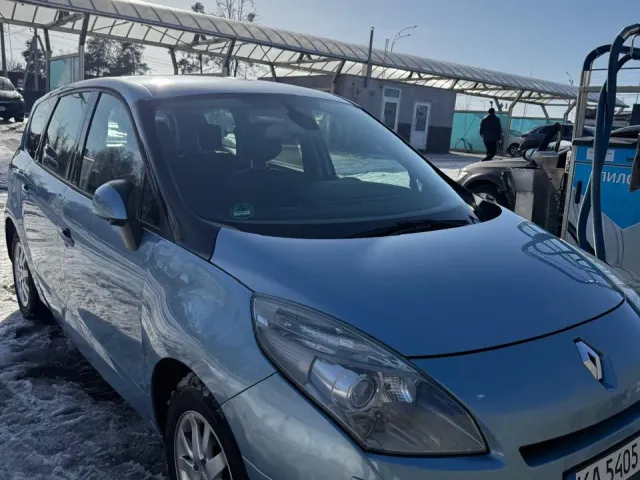 Renault Scenic - фото 4