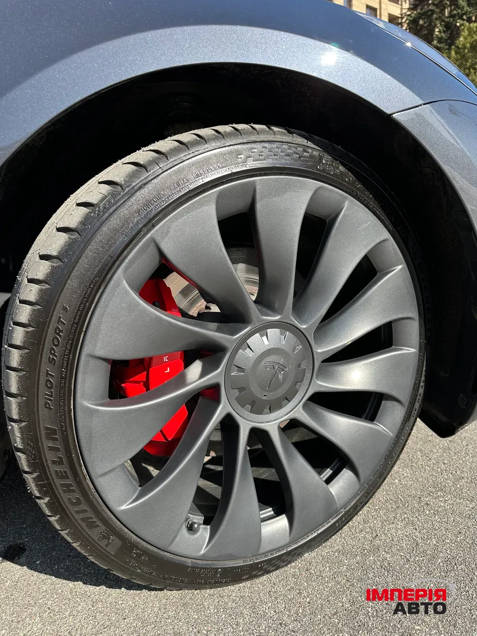 Tesla Model 3 - фото 8