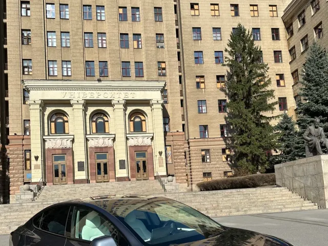 Tesla Model 3 - фото 3