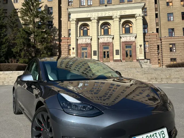 Tesla Model 3 - фото 2