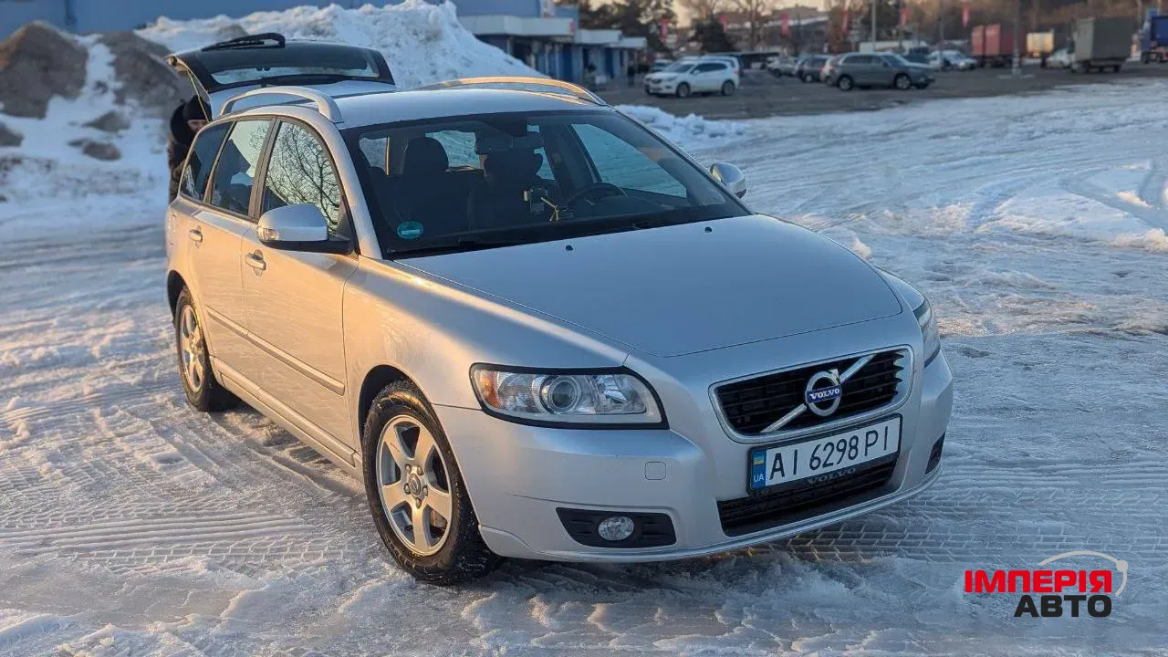 Volvo V50 - фото 1
